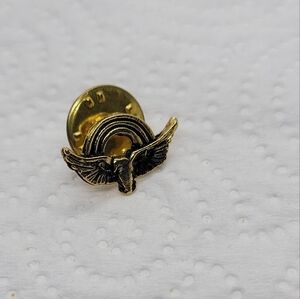 Gold Tone Wings Vintage Lapel Pin